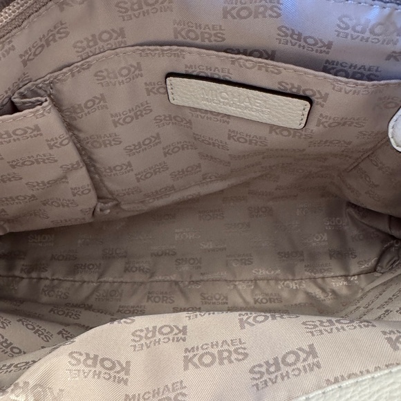 Pre-Owned Michael Kors Vanilla Leather gold Link saschel purse shoulder bag - Picture 13 of 16